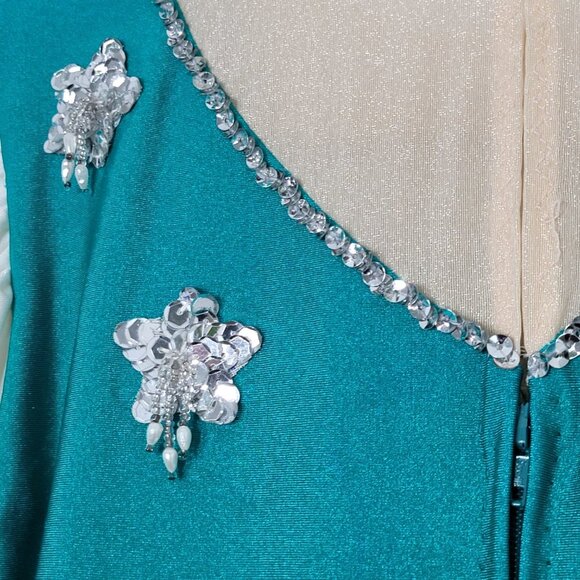 Figure Ice Skating Girl Costumes Emerald Green White Silver Sequin Long Sleeve - Picture 7 of 11